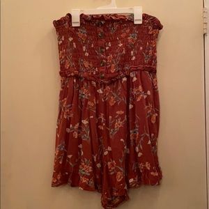 Cute floral romper with pockets!